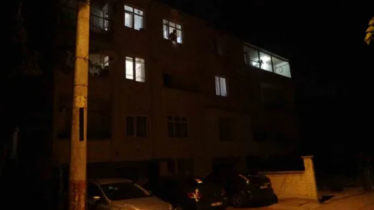Kocaeli'de 5 yaşındaki çocuk 3'üncü kattaki pencereden düştü