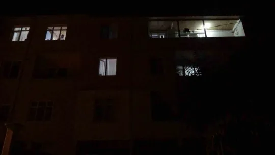 Kocaeli'de 5 yaşındaki çocuk 3'üncü kattaki pencereden düştü