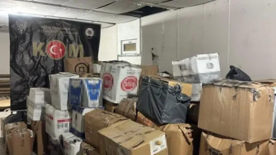 Kocaeli'de kaçak makaron ile tütün ele geçirildi