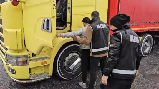 Kocaeli'de 9 milyon 580 bin dal bandrolsüz makaron ele geçirildi