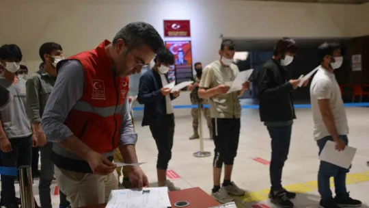 Düzensiz göçmenler sınır dışı edildi