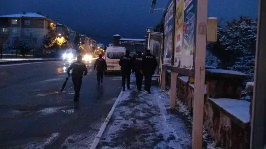 Kocaeli'de ağaca asılı halde erkek cesedi bulundu