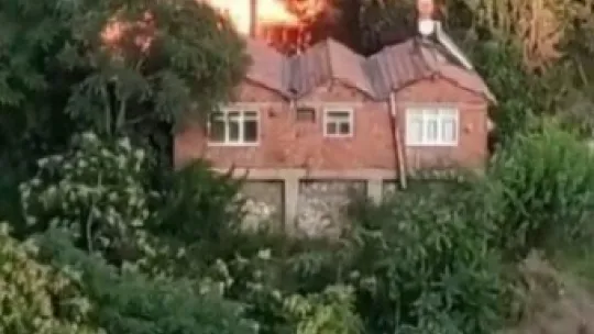 Kocaeli'de ahşap ev alev alev yandı