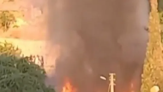 Kocaeli'de ahşap ev alev alev yandı