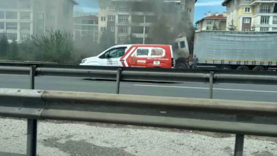 Kocaeli'de tır alevlere teslim oldu