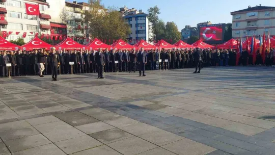 Kocaeli'de Ata'ya saygı duruşu