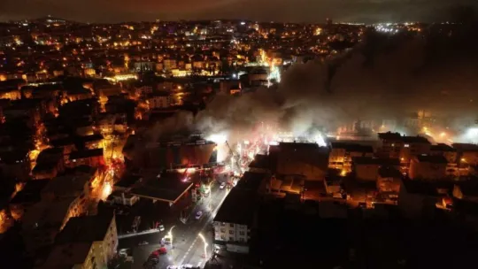 Kocaeli'de AVM'de büyük yangın!