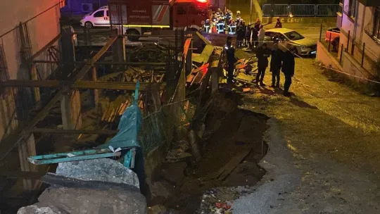 Kocaeli'de aynı mahallede ikinci kez istinat duvarı ve yol çöktü