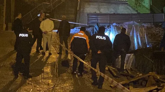 Kocaeli'de aynı mahallede ikinci kez istinat duvarı ve yol çöktü