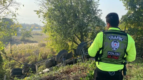 Kocaeli'de beton mikseri devrildi