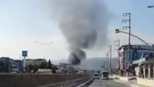 Kocaeli'de bir petrol firması alev alev yanıyor