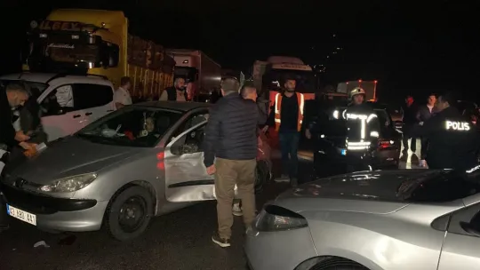 Kocaeli'de birçok araç kazaya karıştı: Çok sayıda yaralı var