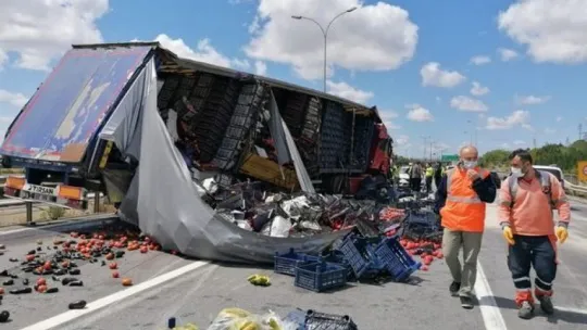 Kocaeli'de büyük kaza! 2 TIR birbirine girdi