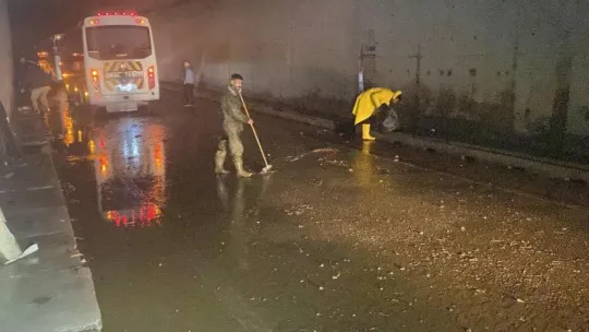 Kocaeli'de cadde ve sokaklar sular altında kaldı