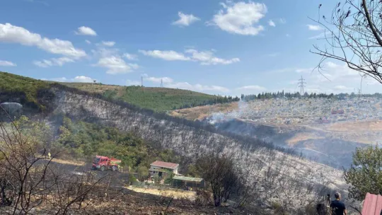 Kocaeli'de çıkan yangın 2 saatte söndürüldü: 5 ev zarar gördü