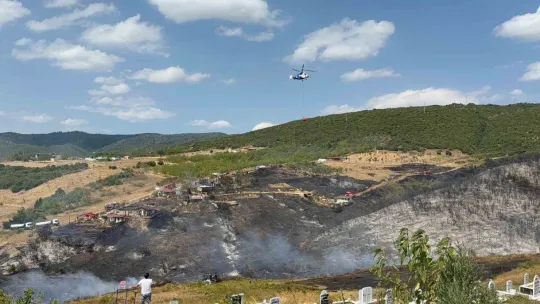 Kocaeli'de çıkan yangın 2 saatte söndürüldü: 5 ev zarar gördü