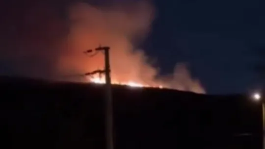 Kocaeli'de çıkan yangın geceyi aydınlattı