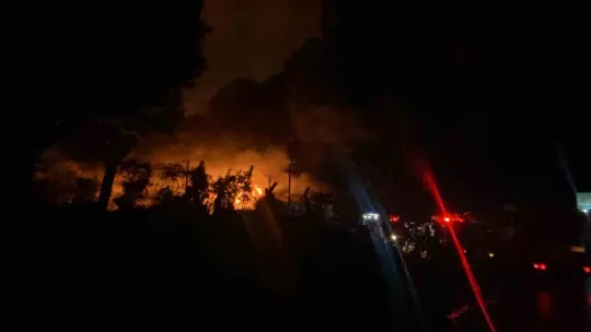 Kocaeli'de büyük yangın! Gecenin karanlığı alevlerle aydınlandı