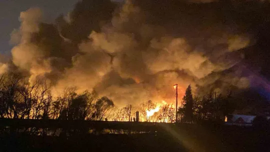 Kocaeli'de büyük yangın! Gecenin karanlığı alevlerle aydınlandı