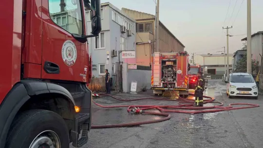Kocaeli'de demir çelik fabrikasında yangın