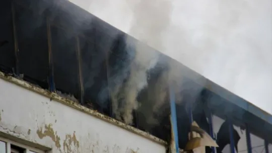 Kocaeli'de depo alevlere teslim oldu!