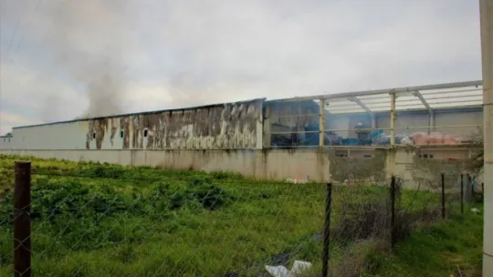 Kocaeli'de depo alevlere teslim oldu!