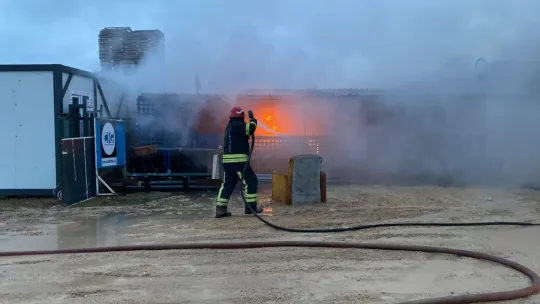 Kocaeli'de depo cayır cayır yandı