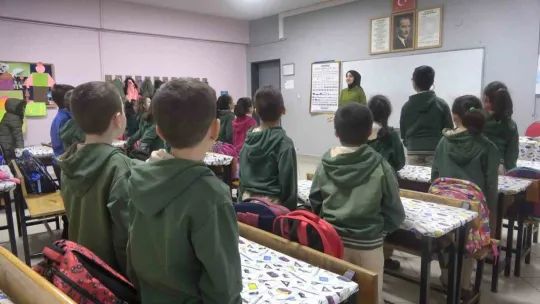Kocaeli'de depremzede öğrenciler ders başı yaptı