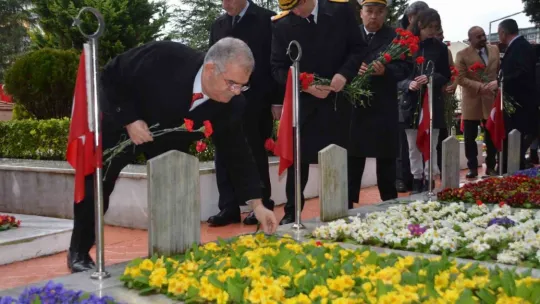 Kocaeli'de eller Çanakkale şehitleri için semaya açıldı