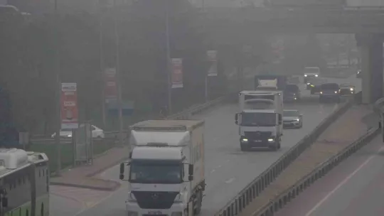 Kocaeli'de etkili olan sis sürücülere zor anlar yaşattı