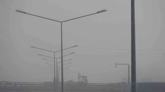 Kocaeli'de etkili olan sis sürücülere zor anlar yaşattı