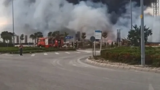 Kocaeli'de fabrika inşaatında yangın çıktı