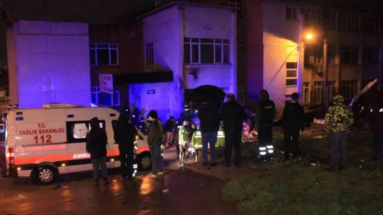 Kocaeli'de feci kaza: Anne-baba öldü, kızları ağır yaralandı