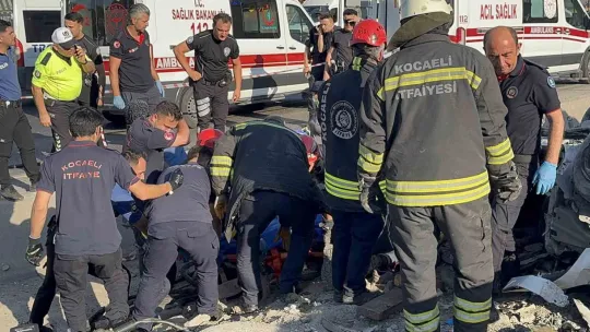 Kocaeli'de feci kaza: Ölü ve yaralılar var