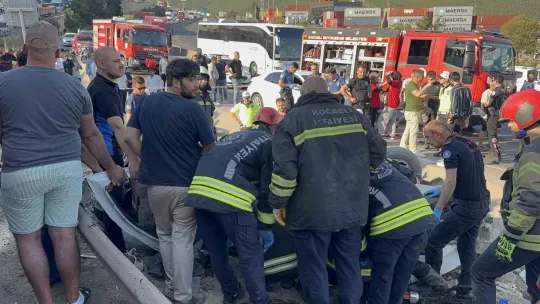 Kocaeli'de feci kaza: Ölü ve yaralılar var