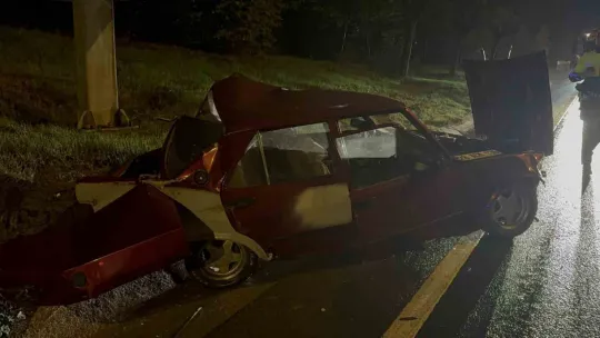 Kocaeli'de feci kaza: Sürücü yola fırladı, araç ters döndü