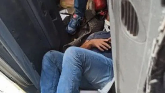 Kocaeli'de feci kaza! TIR yan yattı