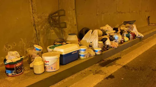Kocaeli'de feci kaza, tırın altına girdiler