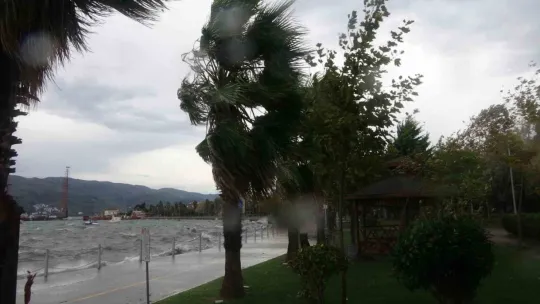 Kocaeli'de fırtına: 7 balıkçı teknesi battı