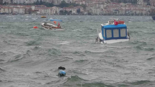 Kocaeli'de fırtına: 7 balıkçı teknesi battı