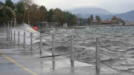 Kocaeli'de fırtına: 7 balıkçı teknesi battı