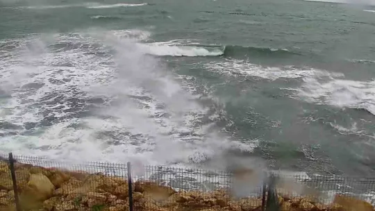 Kocaeli'de fırtına etkili oluyor: Sahillerde dalgalar yükseldi, zirvede yağmur ve sis hakim