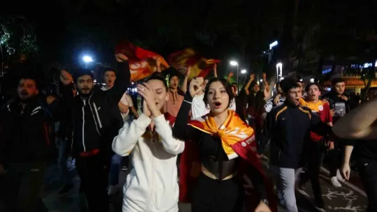 Kocaeli'de Galatasaraylılar şampiyonluğu coşkuyla kutladı