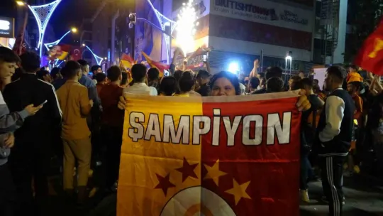 Kocaeli'de Galatasaraylılar şampiyonluğu coşkuyla kutladı
