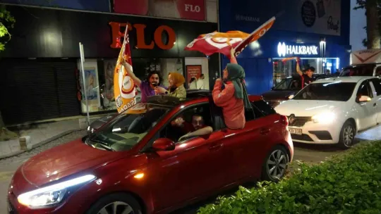 Kocaeli'de Galatasaraylılar şampiyonluğu coşkuyla kutladı
