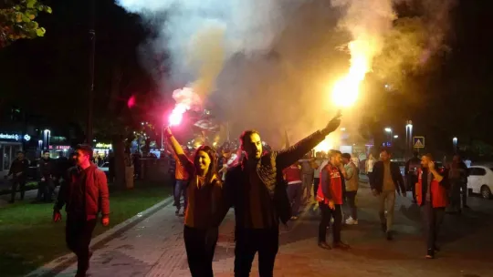 Kocaeli'de Galatasaraylılar şampiyonluğu coşkuyla kutladı