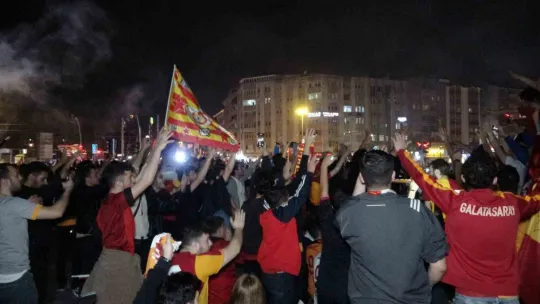 Kocaeli'de Galatasaraylılar şampiyonluğu coşkuyla kutladı