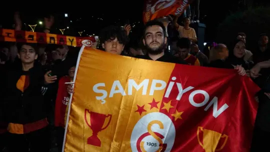 Kocaeli'de Galatasaraylılar şampiyonluğu coşkuyla kutladı