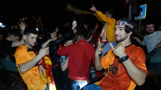 Kocaeli'de Galatasaraylılar şampiyonluğu coşkuyla kutladı
