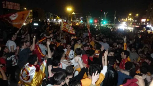 Kocaeli'de Galatasaraylılar şampiyonluğu coşkuyla kutladı
